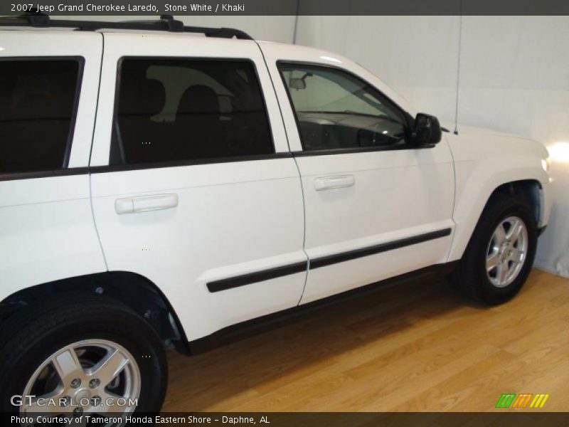Stone White / Khaki 2007 Jeep Grand Cherokee Laredo
