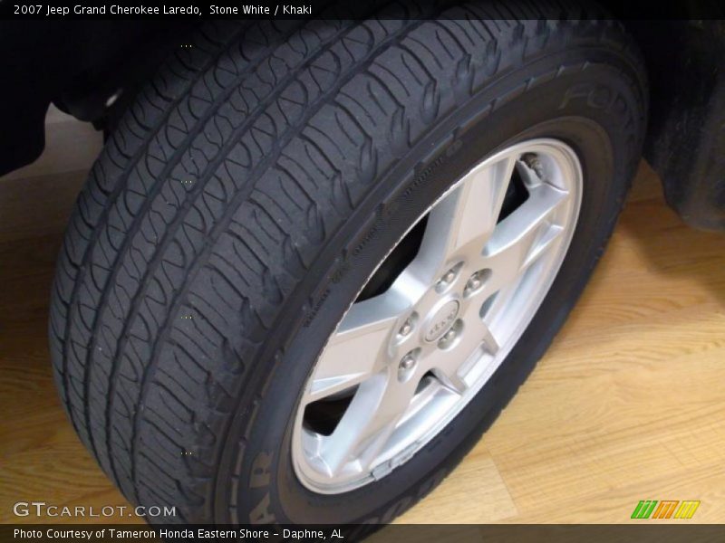 Stone White / Khaki 2007 Jeep Grand Cherokee Laredo