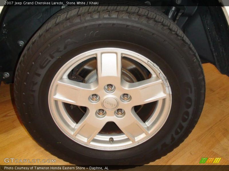 Stone White / Khaki 2007 Jeep Grand Cherokee Laredo