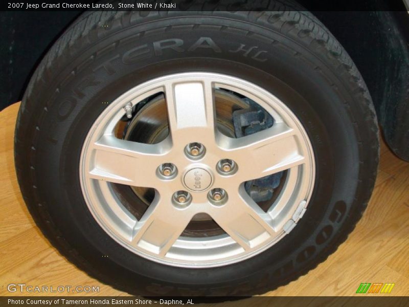 Stone White / Khaki 2007 Jeep Grand Cherokee Laredo
