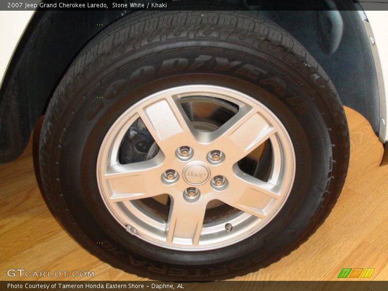 Stone White / Khaki 2007 Jeep Grand Cherokee Laredo