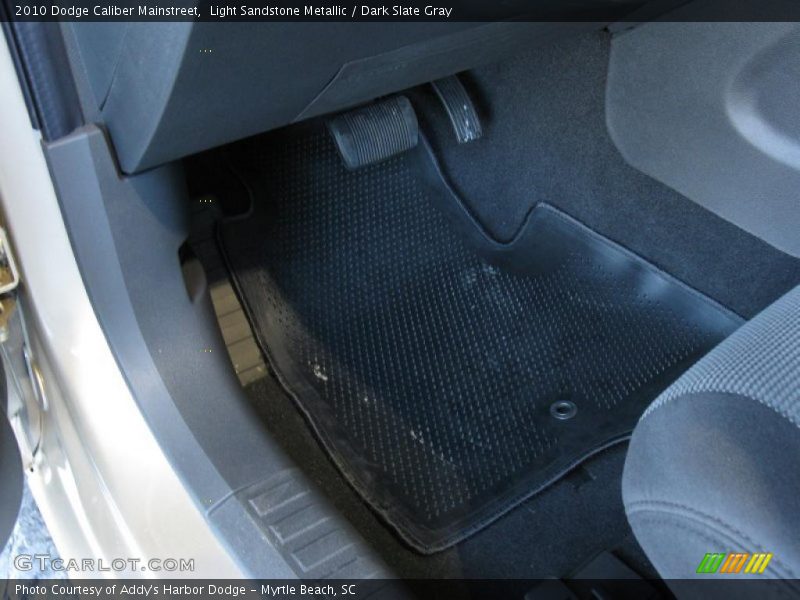 Light Sandstone Metallic / Dark Slate Gray 2010 Dodge Caliber Mainstreet