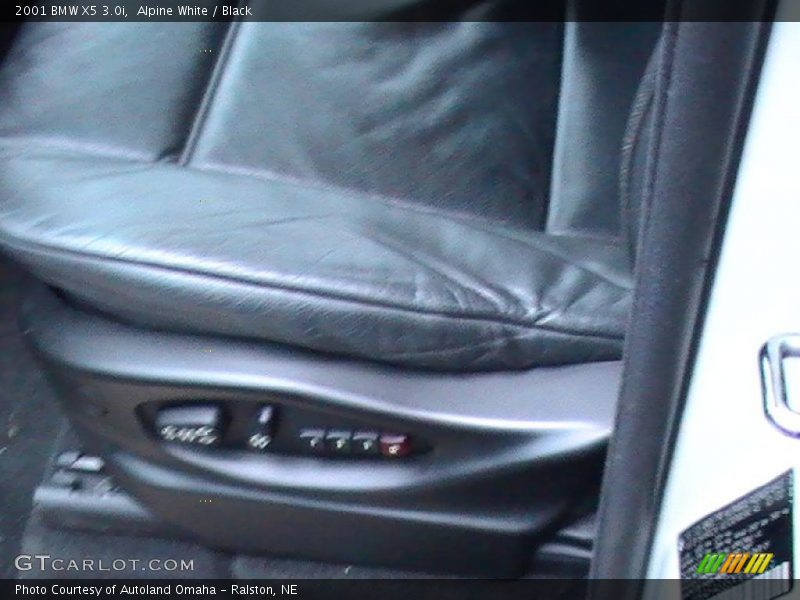 Alpine White / Black 2001 BMW X5 3.0i