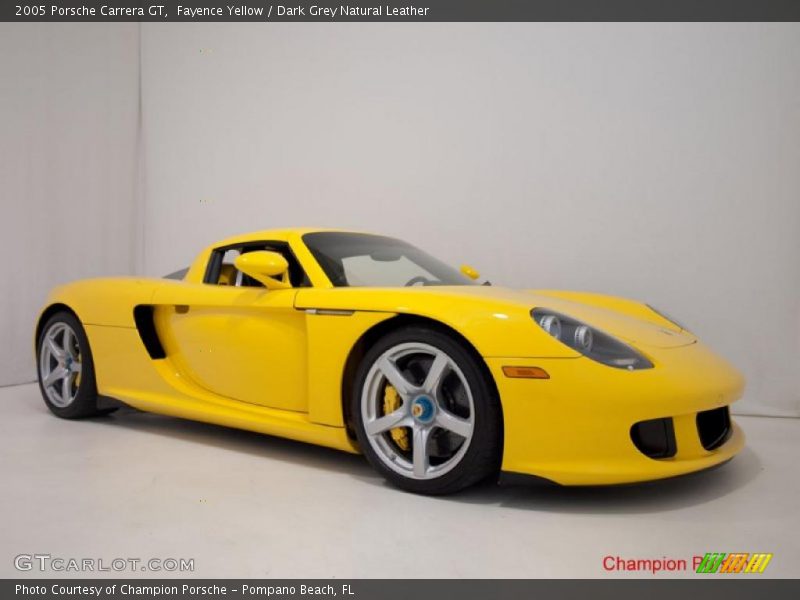 Front 3/4 View of 2005 Carrera GT 