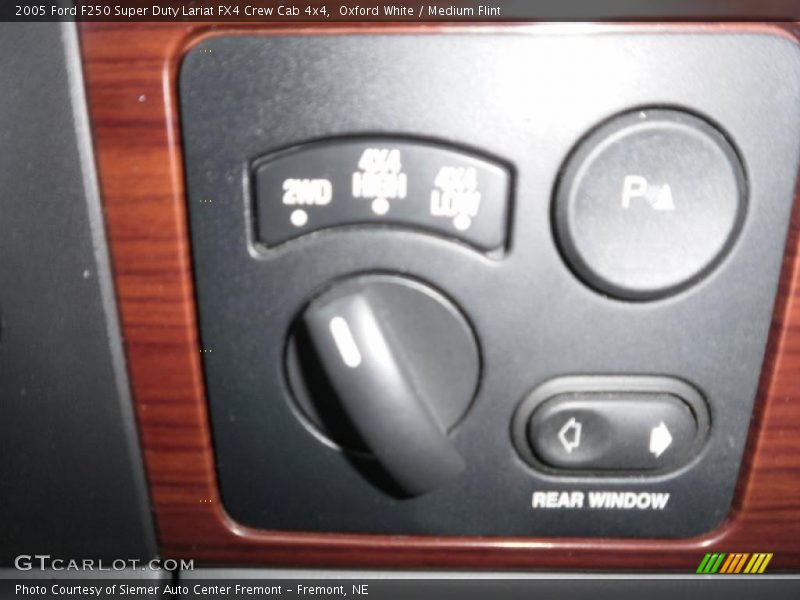 Oxford White / Medium Flint 2005 Ford F250 Super Duty Lariat FX4 Crew Cab 4x4