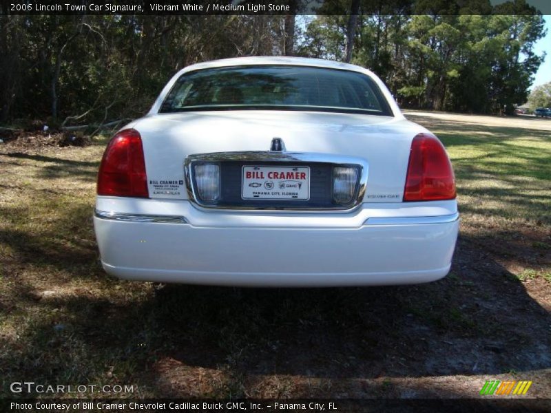 Vibrant White / Medium Light Stone 2006 Lincoln Town Car Signature