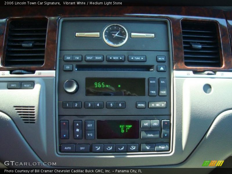 Vibrant White / Medium Light Stone 2006 Lincoln Town Car Signature