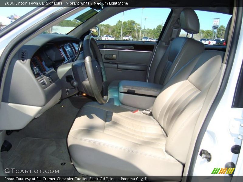 Vibrant White / Medium Light Stone 2006 Lincoln Town Car Signature