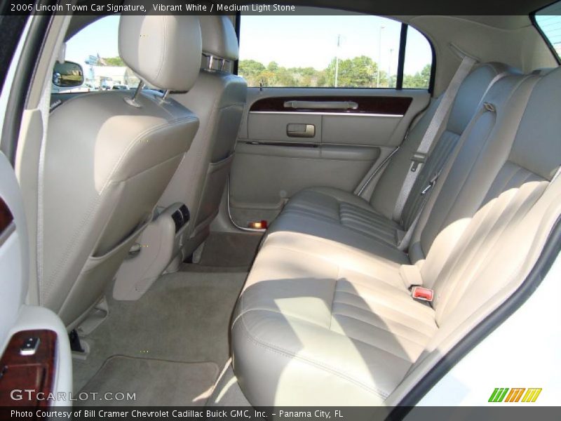 Vibrant White / Medium Light Stone 2006 Lincoln Town Car Signature