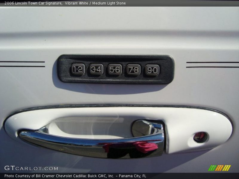 Vibrant White / Medium Light Stone 2006 Lincoln Town Car Signature
