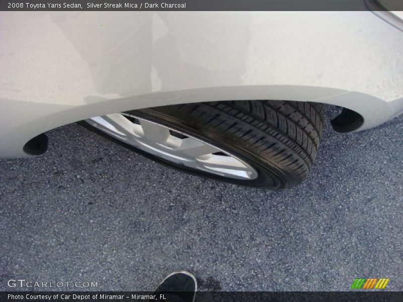 Silver Streak Mica / Dark Charcoal 2008 Toyota Yaris Sedan