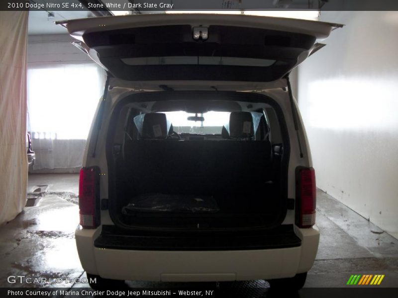 Stone White / Dark Slate Gray 2010 Dodge Nitro SE 4x4