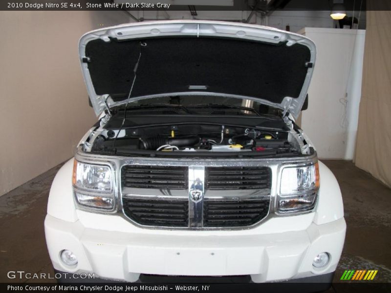 Stone White / Dark Slate Gray 2010 Dodge Nitro SE 4x4