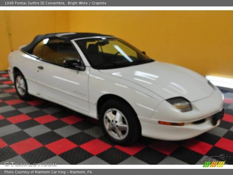 Bright White / Graphite 1998 Pontiac Sunfire SE Convertible