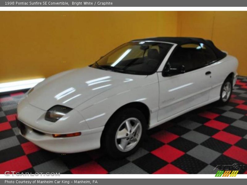 Bright White / Graphite 1998 Pontiac Sunfire SE Convertible