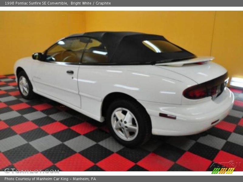 Bright White / Graphite 1998 Pontiac Sunfire SE Convertible