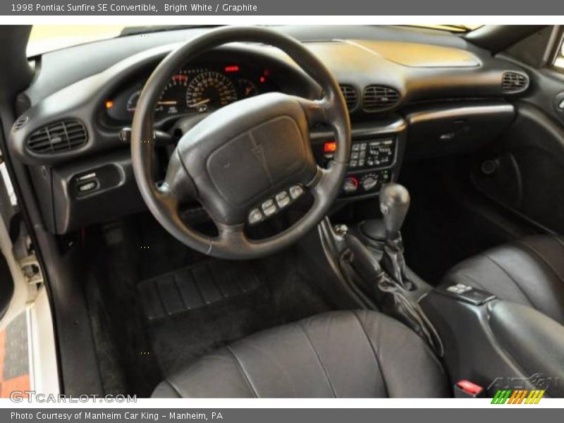 Bright White / Graphite 1998 Pontiac Sunfire SE Convertible