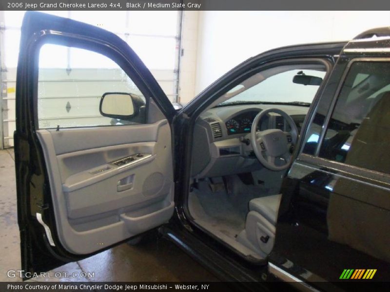 Black / Medium Slate Gray 2006 Jeep Grand Cherokee Laredo 4x4