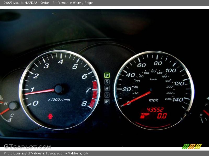 Performance White / Beige 2005 Mazda MAZDA6 i Sedan