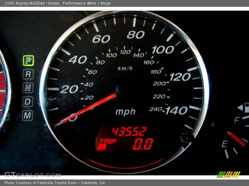 Performance White / Beige 2005 Mazda MAZDA6 i Sedan