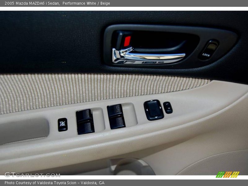 Performance White / Beige 2005 Mazda MAZDA6 i Sedan