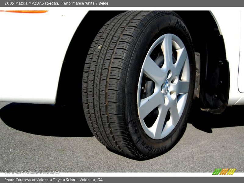 Performance White / Beige 2005 Mazda MAZDA6 i Sedan