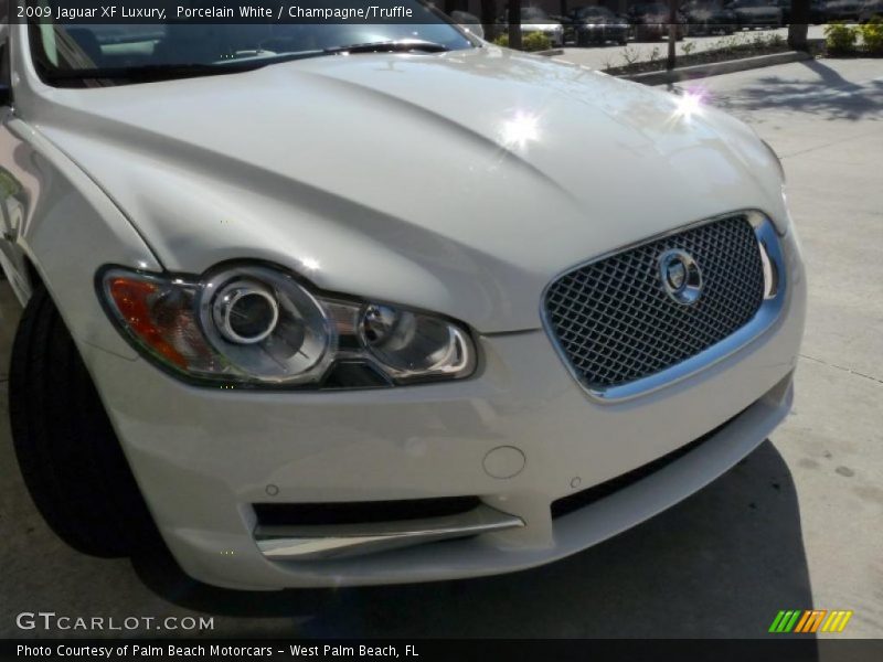 Porcelain White / Champagne/Truffle 2009 Jaguar XF Luxury