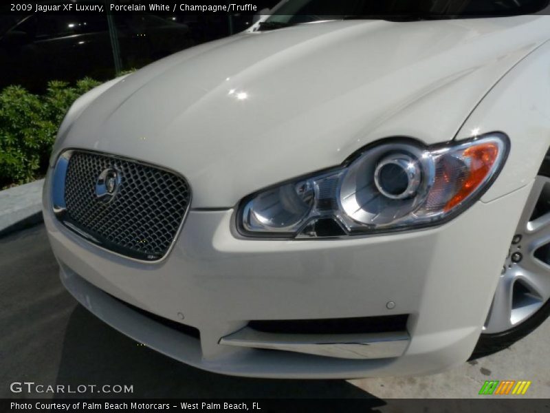 Porcelain White / Champagne/Truffle 2009 Jaguar XF Luxury