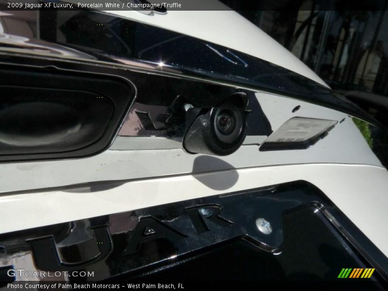 Porcelain White / Champagne/Truffle 2009 Jaguar XF Luxury