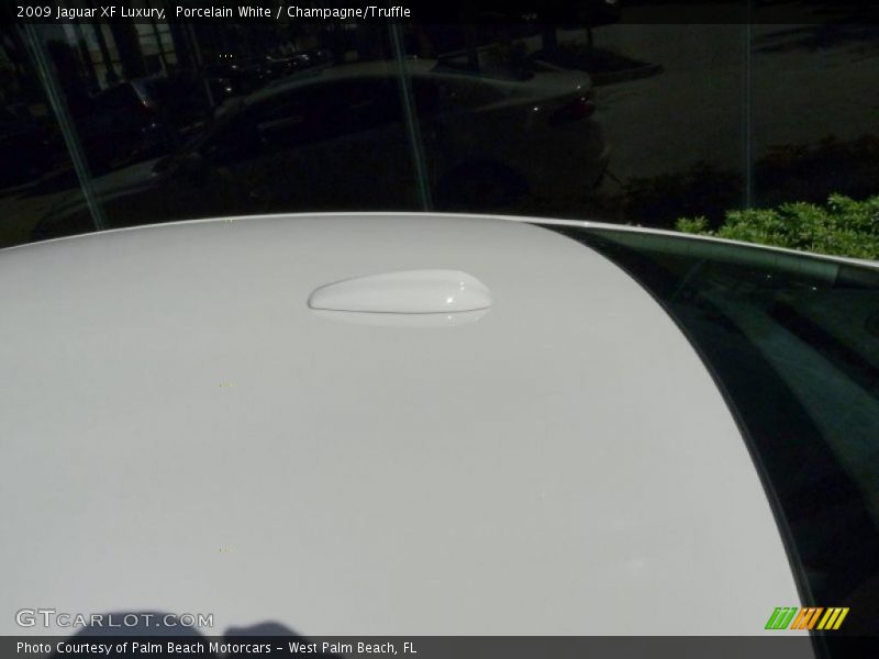 Porcelain White / Champagne/Truffle 2009 Jaguar XF Luxury