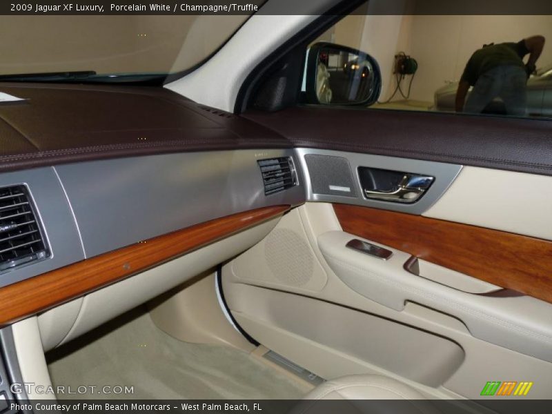 Porcelain White / Champagne/Truffle 2009 Jaguar XF Luxury