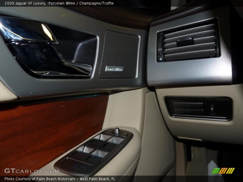 Porcelain White / Champagne/Truffle 2009 Jaguar XF Luxury