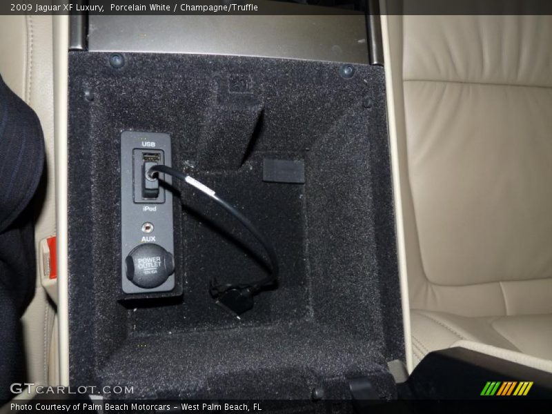 Porcelain White / Champagne/Truffle 2009 Jaguar XF Luxury