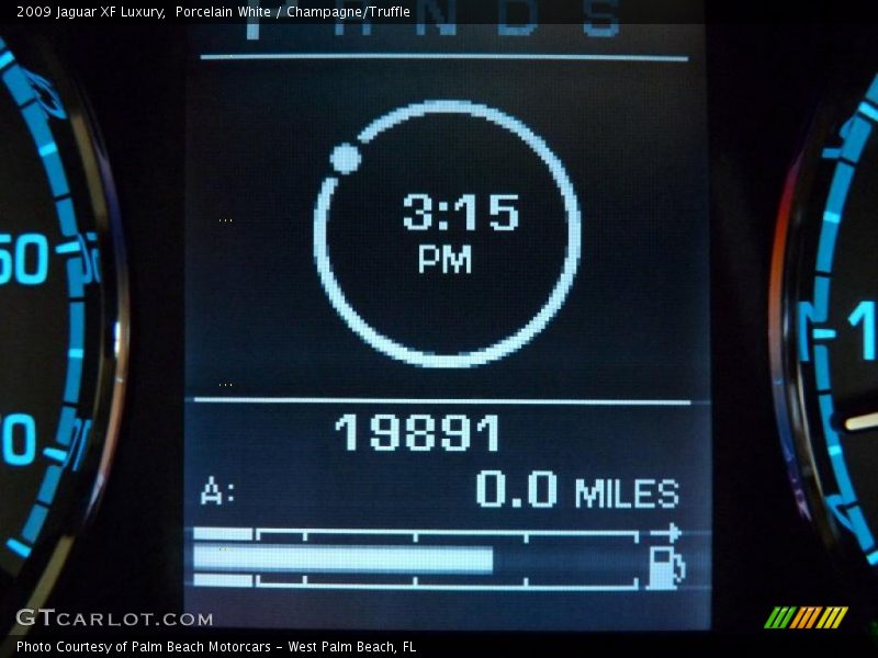 Porcelain White / Champagne/Truffle 2009 Jaguar XF Luxury
