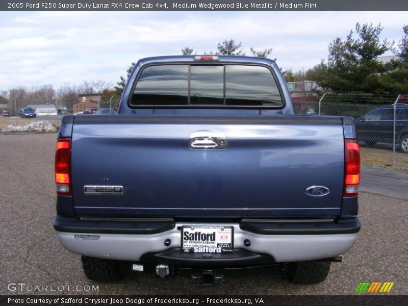 Medium Wedgewood Blue Metallic / Medium Flint 2005 Ford F250 Super Duty Lariat FX4 Crew Cab 4x4