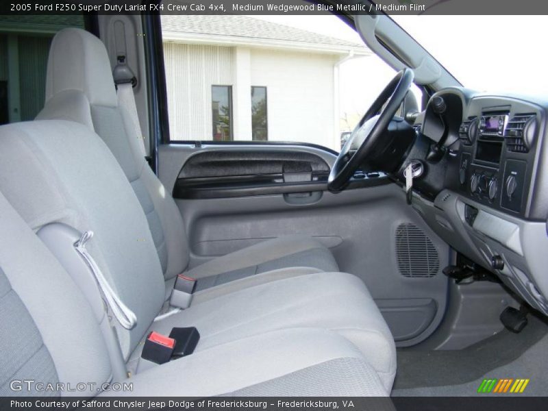 Medium Wedgewood Blue Metallic / Medium Flint 2005 Ford F250 Super Duty Lariat FX4 Crew Cab 4x4