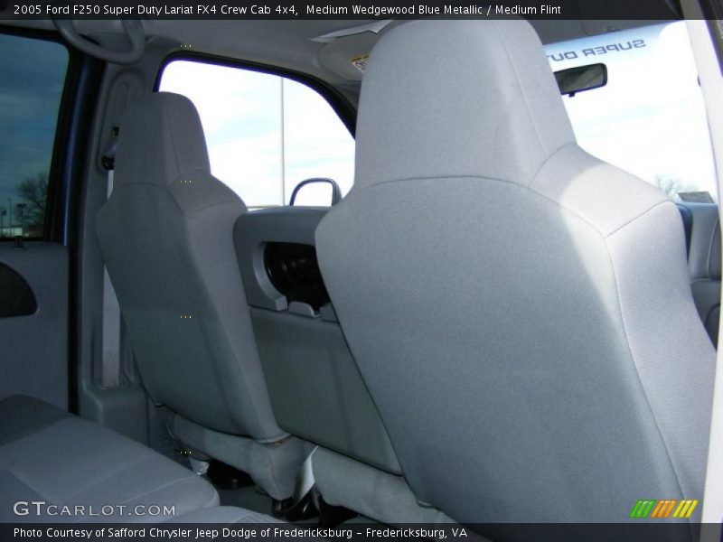 Medium Wedgewood Blue Metallic / Medium Flint 2005 Ford F250 Super Duty Lariat FX4 Crew Cab 4x4