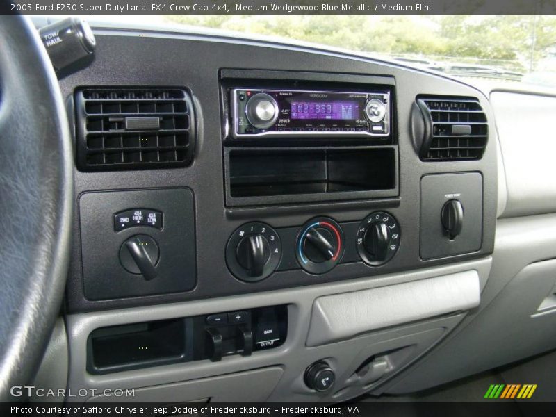 Medium Wedgewood Blue Metallic / Medium Flint 2005 Ford F250 Super Duty Lariat FX4 Crew Cab 4x4