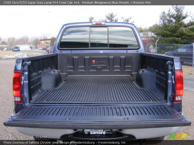 Medium Wedgewood Blue Metallic / Medium Flint 2005 Ford F250 Super Duty Lariat FX4 Crew Cab 4x4