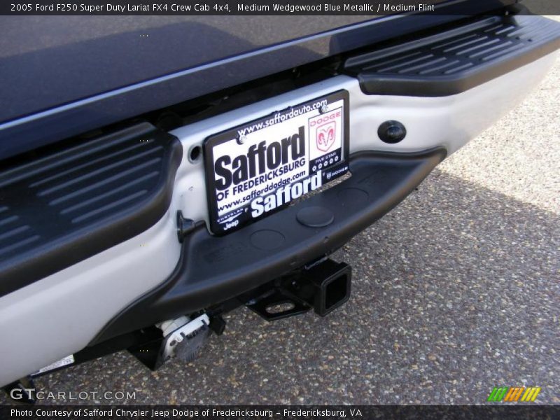 Medium Wedgewood Blue Metallic / Medium Flint 2005 Ford F250 Super Duty Lariat FX4 Crew Cab 4x4