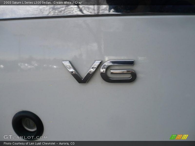 Cream White / Gray 2003 Saturn L Series L300 Sedan