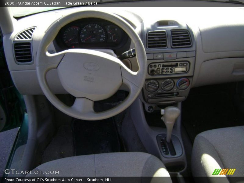 Jade Green / Beige 2000 Hyundai Accent GL Sedan