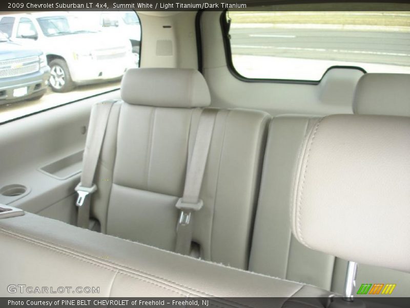 Summit White / Light Titanium/Dark Titanium 2009 Chevrolet Suburban LT 4x4