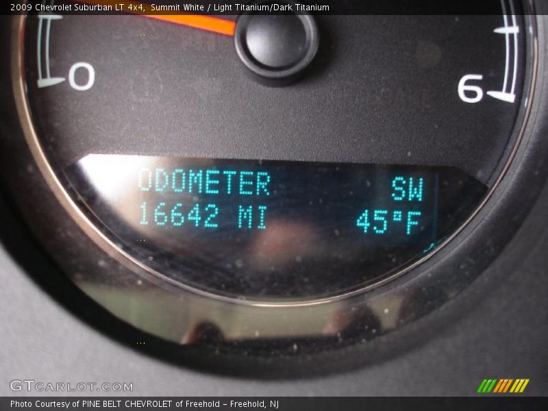 Summit White / Light Titanium/Dark Titanium 2009 Chevrolet Suburban LT 4x4