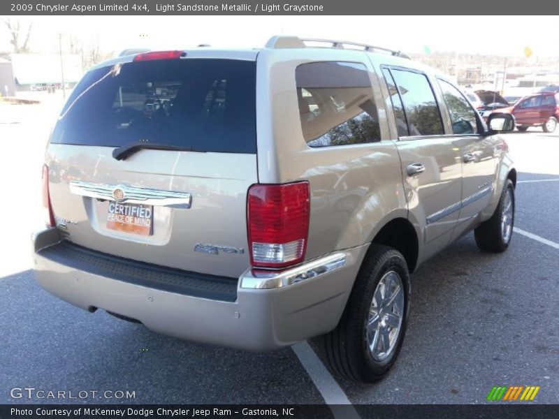 Light Sandstone Metallic / Light Graystone 2009 Chrysler Aspen Limited 4x4