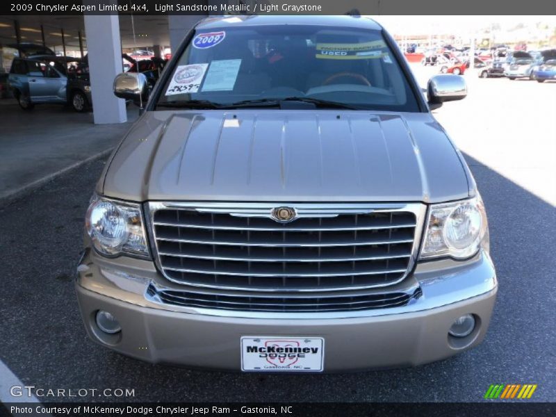 Light Sandstone Metallic / Light Graystone 2009 Chrysler Aspen Limited 4x4