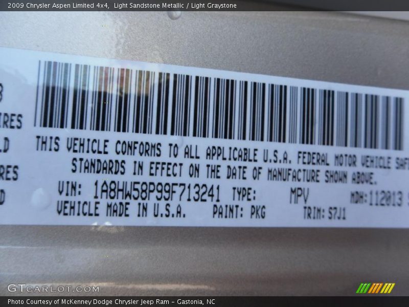 Light Sandstone Metallic / Light Graystone 2009 Chrysler Aspen Limited 4x4