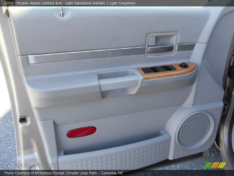 Light Sandstone Metallic / Light Graystone 2009 Chrysler Aspen Limited 4x4