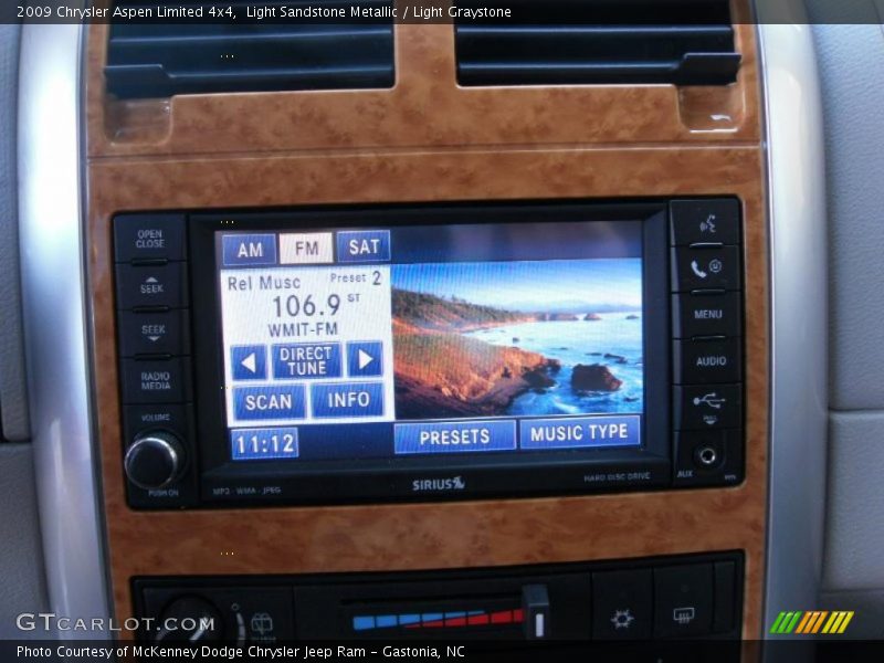 Light Sandstone Metallic / Light Graystone 2009 Chrysler Aspen Limited 4x4