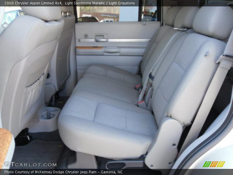 Light Sandstone Metallic / Light Graystone 2009 Chrysler Aspen Limited 4x4